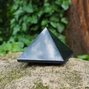 sungit piramis